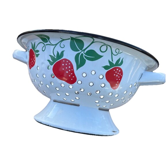 Vintage 1983 Teleflora White Enamel Strawberry Colander Strainer 8” Metal - Picture 1 of 10